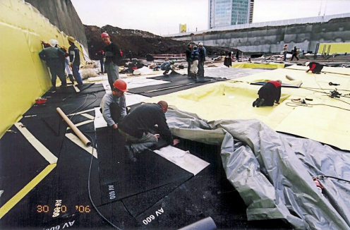 Obr. 8: Příklad 3 – montáž hydroizolační vrstvy a antivibrační vrstvy