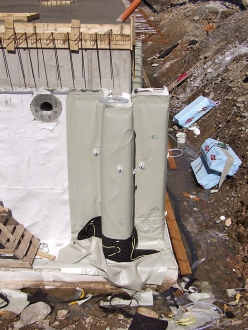 Obr. 16: Příklad 4 – montáž hydroizolace suterénní stěny 