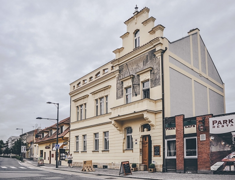 Obr. 17: Uliční pohled na opravený dům