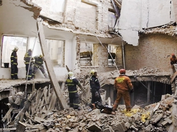 Obr. 3: Zřícená střední zeď, sesuté stropní klenby (internet)