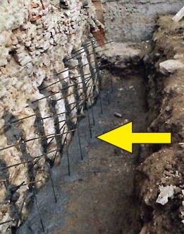 Obr. 16: Úprava staréno základu mikrohřeby (šipka)