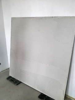 Nanesení lepidla na dlažbu