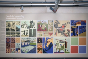 Z výstavy Poklady v českých keramických obkladech