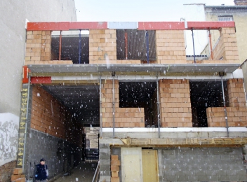 Obr. 14: Celkový pohled na novou výstavbu po odstranění původního zdiva