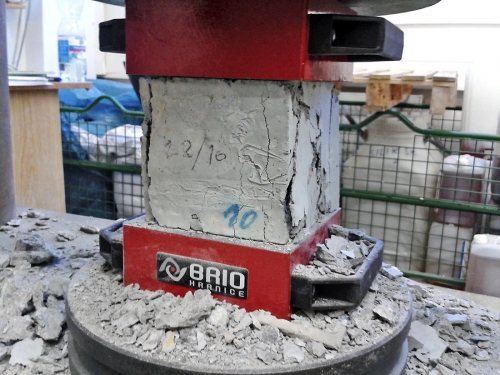 Obr. 1: Ukázka destruktivní tlakové zkoušky