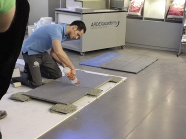 Obr. 12: Závěrečné čištění spáry