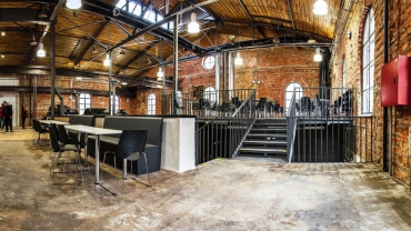 Kavárna v Compress Hall s původními kompresory