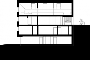 Obr. 2: Řez v ose hřebene střechy