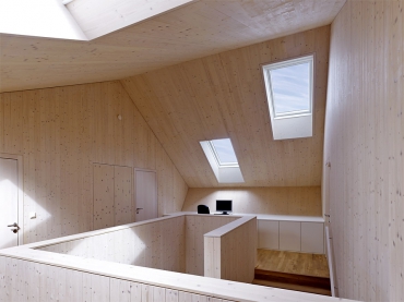 Obr. 14–17: Interiéry s obkladem ze smrku s bílou olejovou lazurou