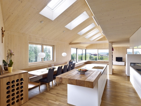 Obr. 14–17: Interiéry s obkladem ze smrku s bílou olejovou lazurou