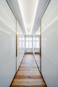 V šatně našla uplatnění vysoce únosná deska Habito a tmel RifinoTop, který umožňuje snadné tmelení bez broušení