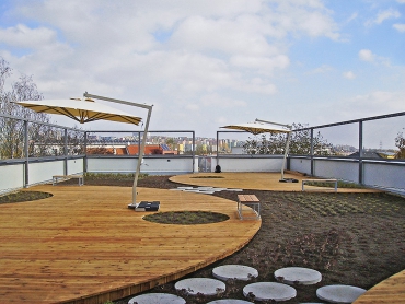 Střešní zahrada krátce po dokončení