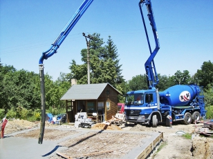 Obr. 6: Lití železobetonové desky