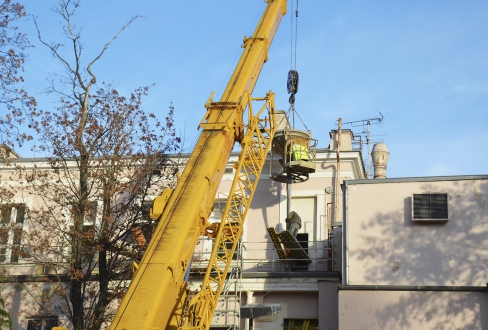 Obr. 6: Ukládání těžkého betonu na stavbě