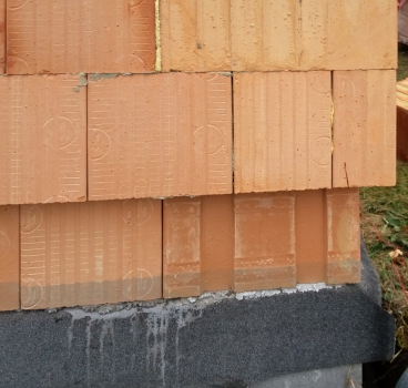 Správné řešení vazby rohu v navazující stěně