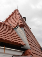 Na ploše 380 m² byla použita pálená taška Opál výrobce Bramac