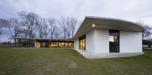 Obr. 3d: Centrum pro handicapované studenty se studentským klubem Jihočeské university v Českých Budějovicích