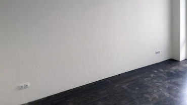 Obr. 5: Mezibytová stěna z cihel HELUZ AKU 25 MK oboustranně opatřená sádrovou omítkou, osazená elektroinstalačními krabicemi. Na stavbě naměřena hodnota R’w = 53 dB. Normový požadavek je splněn.