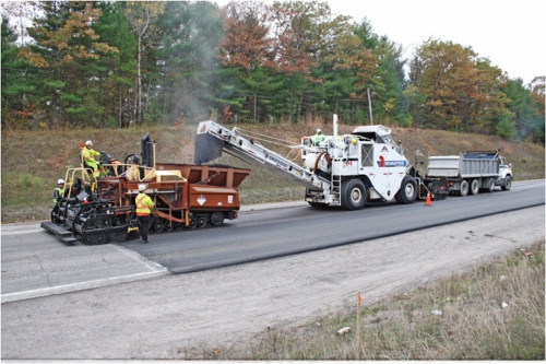 Obr 1: Titulní strana manuálu firmy Ontario Tire Stewardship, 2013, Pokládání gumoasfaltu