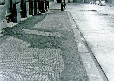 Obr. 4: Dlažba nahrazená kamenivem s EADS 1970.