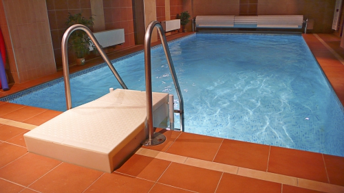 Bazén u kupované stavby: radost nebo starost?