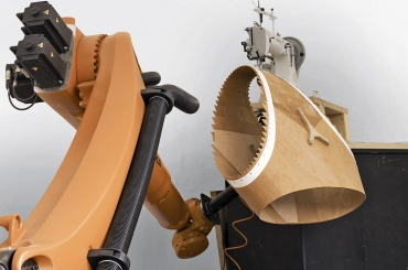 Obšívání prvku průmyslovým šicím strojem