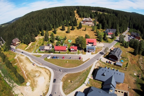 Obr. 10: Národním parkem Šumava po nové horské komunikaci