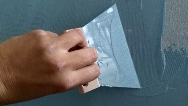 Nanášení druhé vrstvy omítky