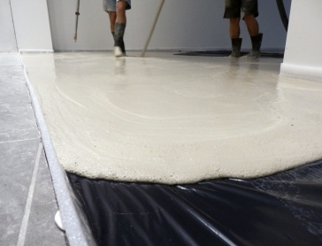 Pokládka směsi Anhyment