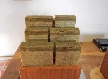 Obr. 2: Nasáknutí minerální vaty z testu na obr. 1