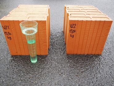 Obr. 5, 6: Simulace působení intenzivního deště