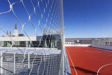 Hřiště na střeše tělocvičny