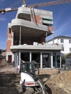 Nadokenní překlady tvoří železobetonové věnce a průvlaky