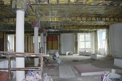 Bouralo se, zateplovalo a finišovalo