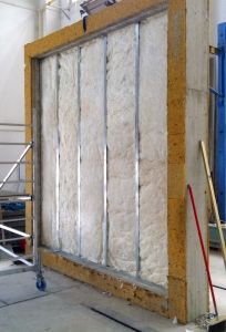 Obr. 2: Testovaný vzorek před dokončením opláštění