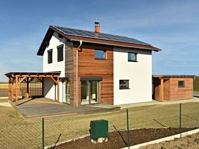 Sádrokartonová deska Knauf TOPAS rozšiřuje v nové klasifikaci „E“ použitelnost i na vnější prostředí