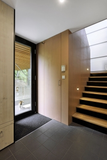 Zádveří a vnitřní schodiště