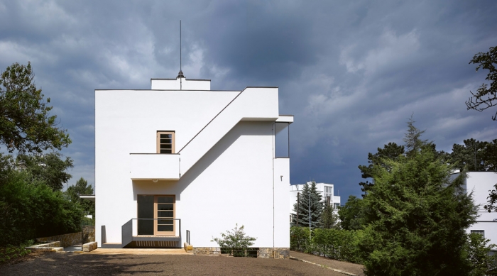 Čisté linie a dokonalé proporce řadí stavbu k nejlepším dílům českého funkcionalismu