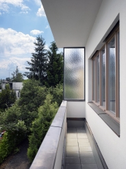 Balkon a pásové okno