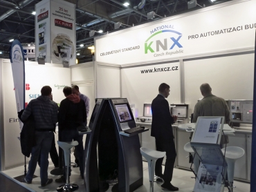 Obr. 4: Expozice spolku KNX národní skupina ČR na veletrhu AMPER 2016