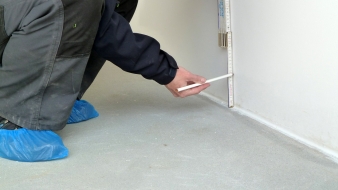 Nátěr SIGMAFLOOR 2K Epoxy Aqua chrání betonové podlahy v interiéru