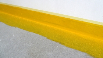 Nátěr SIGMAFLOOR 2K Epoxy Aqua chrání betonové podlahy v interiéru