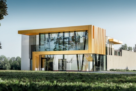 Rekonstrukce usedlosti Château Rúbaň s použitím fasádních prvků Prefalz/Falzonal