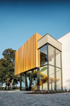 Rekonstrukce usedlosti Château Rúbaň s použitím fasádních prvků Prefalz/Falzonal