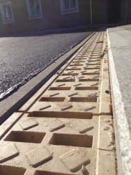 Polymerický žlab MEA DM – detail roštu