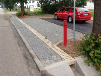 Polymerický žlab MEA DM u parkovacích stání