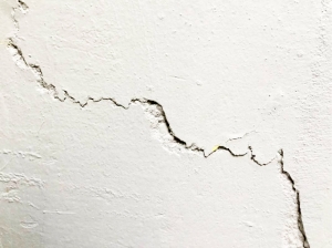 Praskají vám zdi? Řešením je suchá výstavba!