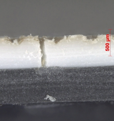 Obr. 8b: Dokumentace trhliny ve fóliové hydroizolaci