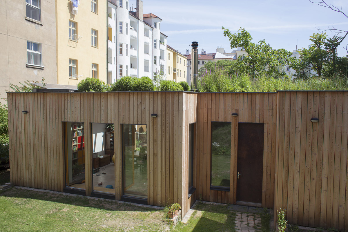 Chytrý dům s květinovou mokřadní střechou