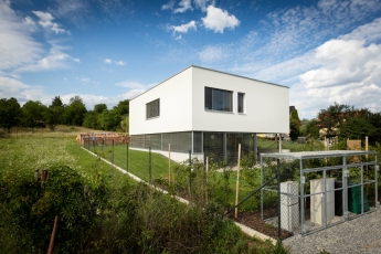 Dům v Brně-Komíně, architekt: KAMKAB!NET (Radim Horák, Hana Horáková), foto Lukáš Němeček